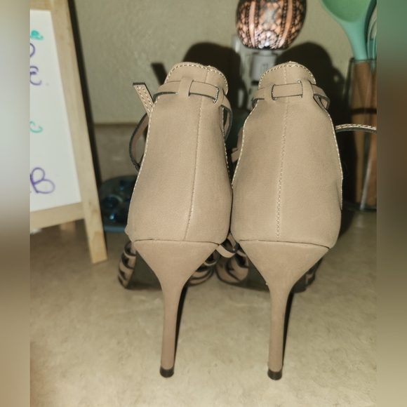 Breckelle's Geometric Cutout Stiletto Peep Toe Sandal, NATURAL, SZ: 5.5 ~ NWOT - Picture 9 of 11